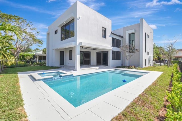 2 of 66 - 1419 N Lakeside Dr, Lake Worth, FL
