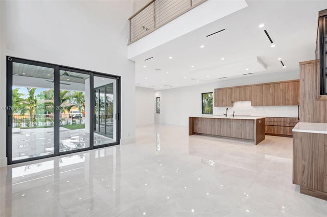 5 of 66 - 1419 N Lakeside Dr, Lake Worth, FL