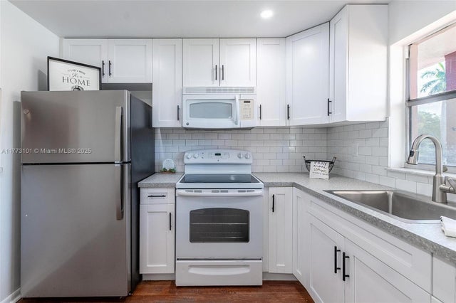 4 of 45 - 9421 Sunrise Lakes Blvd 105, Sunrise, FL
