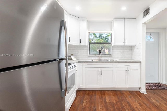 5 of 45 - 9421 Sunrise Lakes Blvd 105, Sunrise, FL