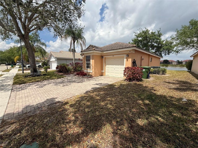 2 of 21 - 11781 Sw 7th St, Pembroke Pines, FL