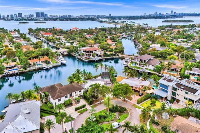 1 of 9 - 2140 Hibiscus Cir, North Miami, FL