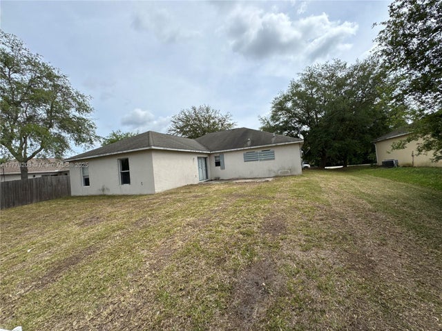 2 of 5 - 8755 103rd Ct, Vero Beach, FL