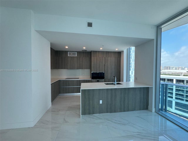 5 of 27 - 17550 Collins Ave 1005, Sunny Isles Beach, FL