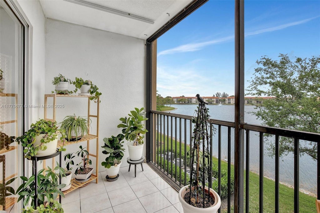 13701 Sw 12th St 310a, Pembroke Pines