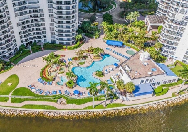 2 of 21 - 19101 Ne 36th Ct 302, Aventura, FL