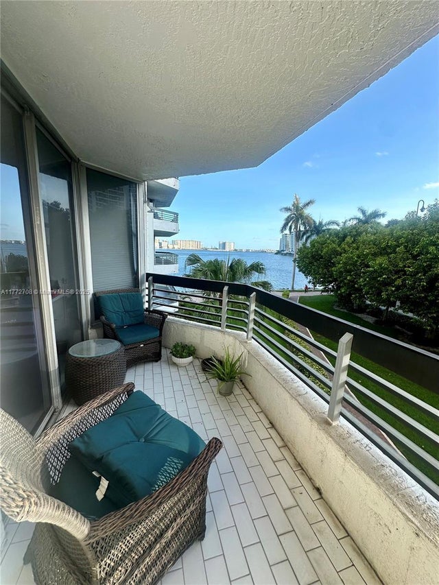 4 of 21 - 19101 Ne 36th Ct 302, Aventura, FL