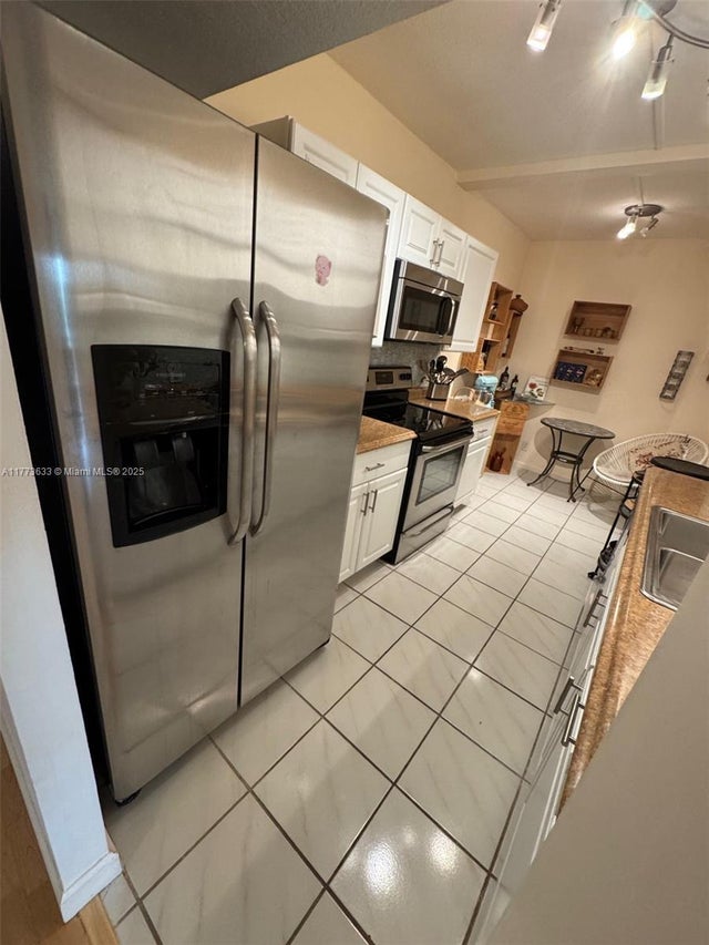 3 of 56 - 4330 Hillcrest Dr 304, Hollywood, FL