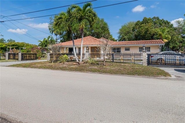 3 of 29 - 85 Nw 165th St, Miami, FL