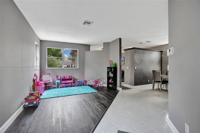 4 of 27 - 218 Nw 75th Ter, Plantation, FL