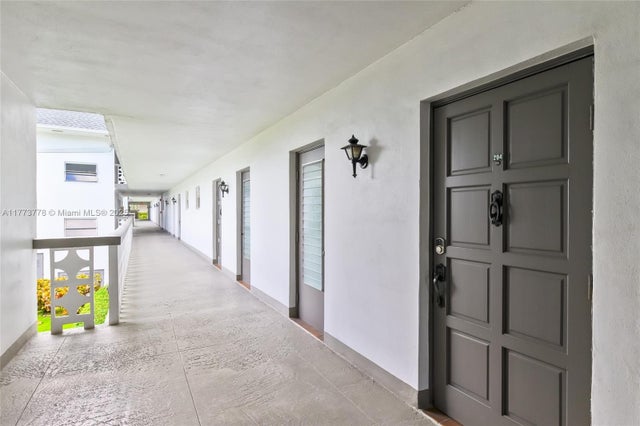 5 of 36 - 1201 Hillcrest Ct 204, Hollywood, FL