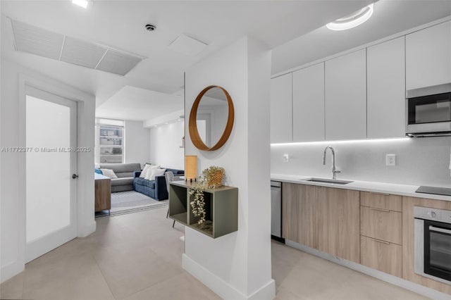2 of 35 - 100 Lincoln Rd 539, Miami Beach, FL