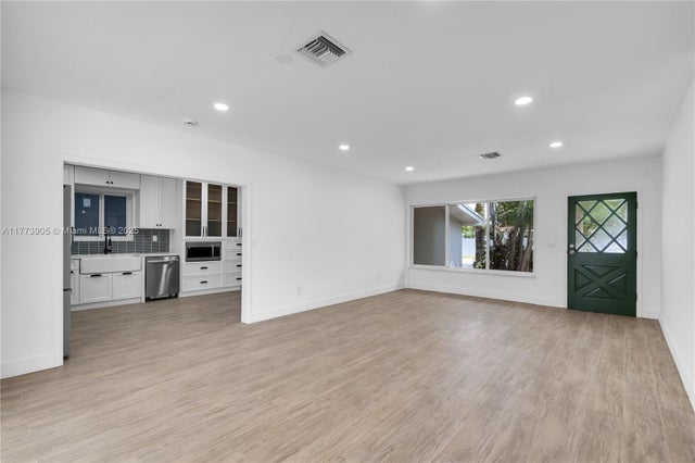 5 of 41 - 5354 W 9th Ave, Hialeah, FL