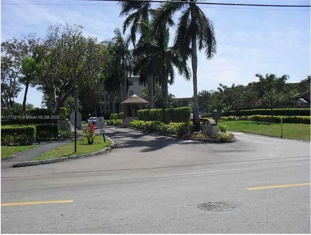 1 of 11 - 113 Royal Park Dr 2h, Oakland Park, FL