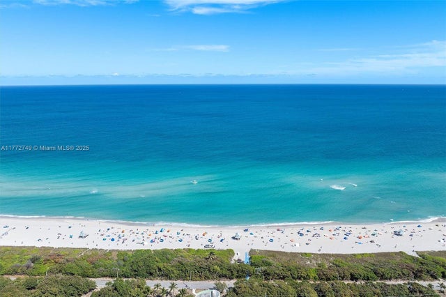 5 of 26 - 300 Bayview Dr 308, Sunny Isles Beach, FL