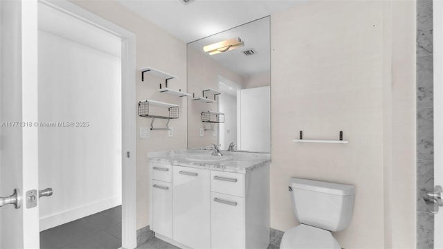 3 of 8 - 253 Ne 2nd St 219, Miami, FL
