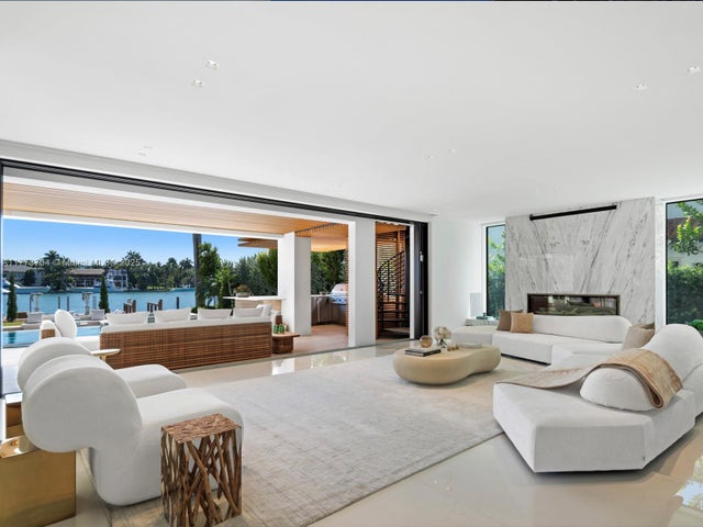 3 of 47 - 94 S Hibiscus Dr, Miami Beach, FL