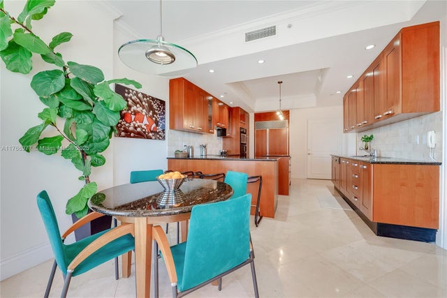 4 of 19 - 60 Edgewater Dr 5e, Coral Gables, FL