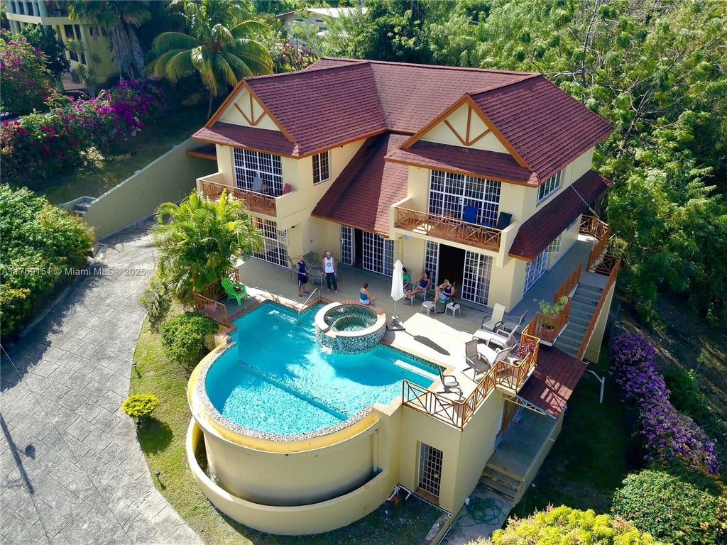 14 Bayview Drive, Tobago,