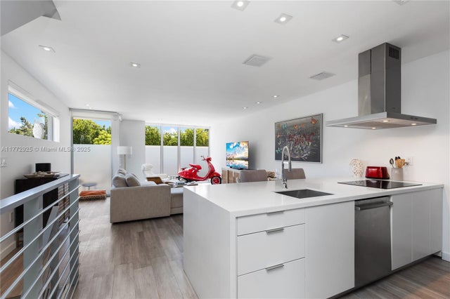 2 of 24 - 645 Michigan Ave Th1, Miami Beach, FL