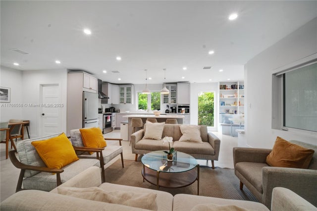 5 of 33 - 646 Ne 114th St, Biscayne Park, FL