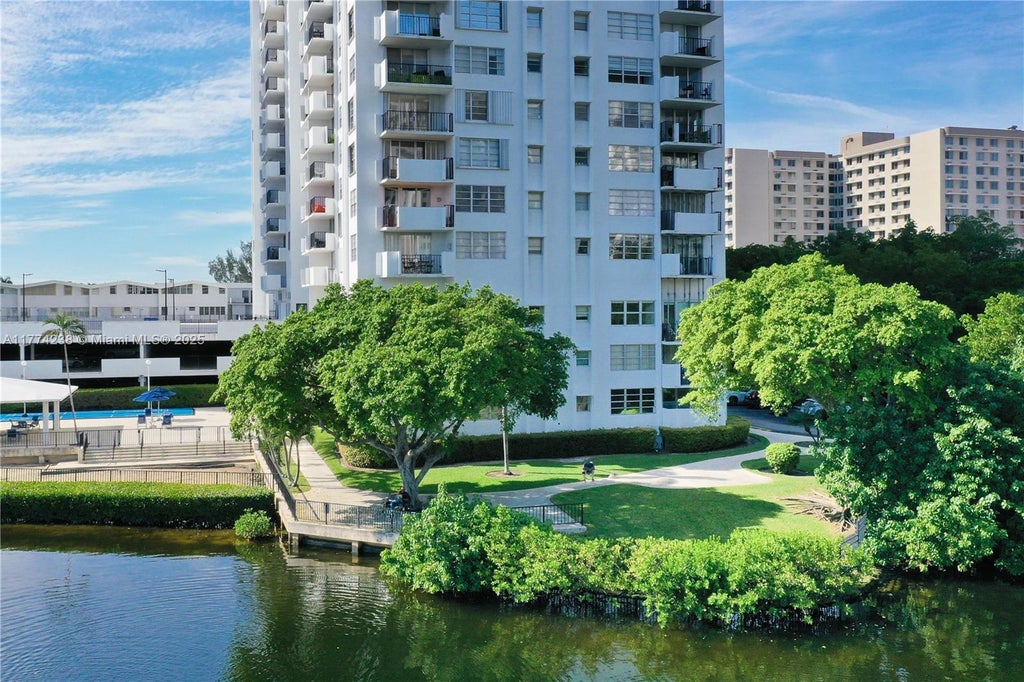 2780 Ne 183rd St 1606, Aventura