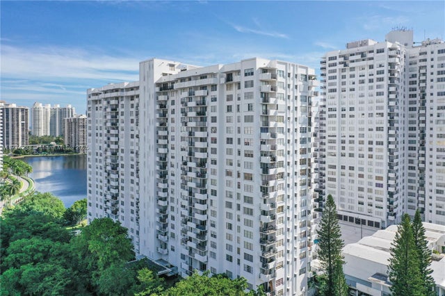 3 of 38 - 2780 Ne 183rd St 1606, Aventura, FL
