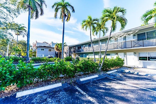1 of 29 - 95 Edgewater Dr 105, Coral Gables, FL