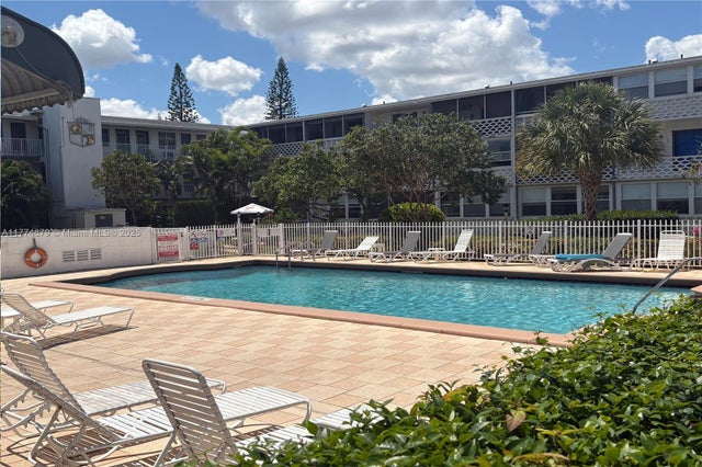 2 of 17 - 15610 Ne 6th Ave 10b, Miami, FL