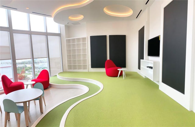 4 of 21 - 851 Ne 1st Ave 3905, Miami, FL