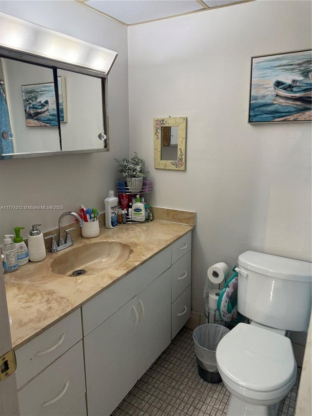 5 of 10 - 9390 W Flagler St 109a, Miami, FL
