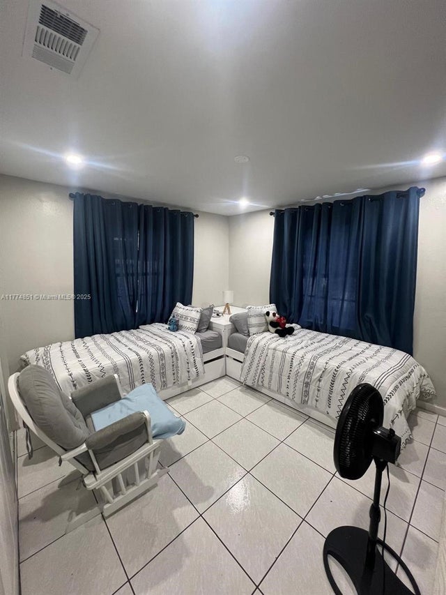 4 of 14 - 545 Nw 136th St, North Miami, FL