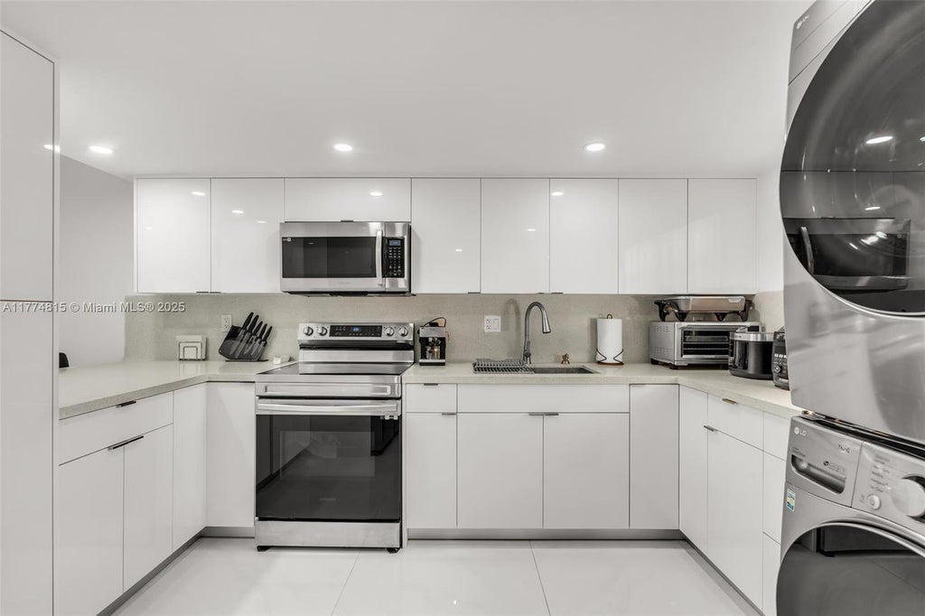 8775 Park Blvd 111, Miami