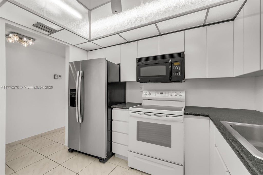 600 Three Islands Blvd 1207, Hallandale Beach