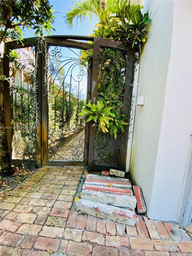 3 of 58 - 1135 Sw 62nd Ave, West Miami, FL