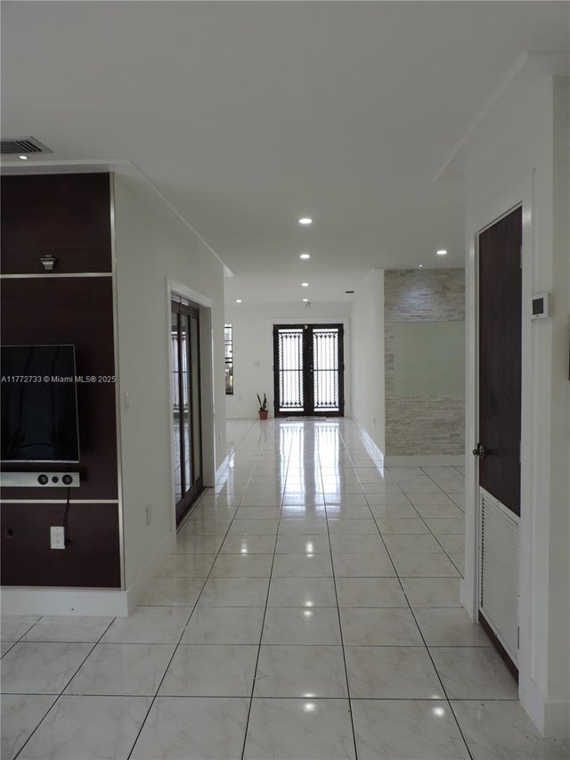 3 of 43 - 6230 Sw 38th St, Miami, FL
