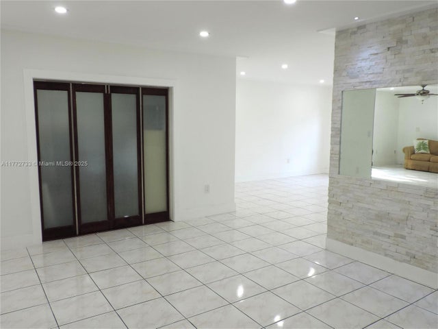 5 of 43 - 6230 Sw 38th St, Miami, FL