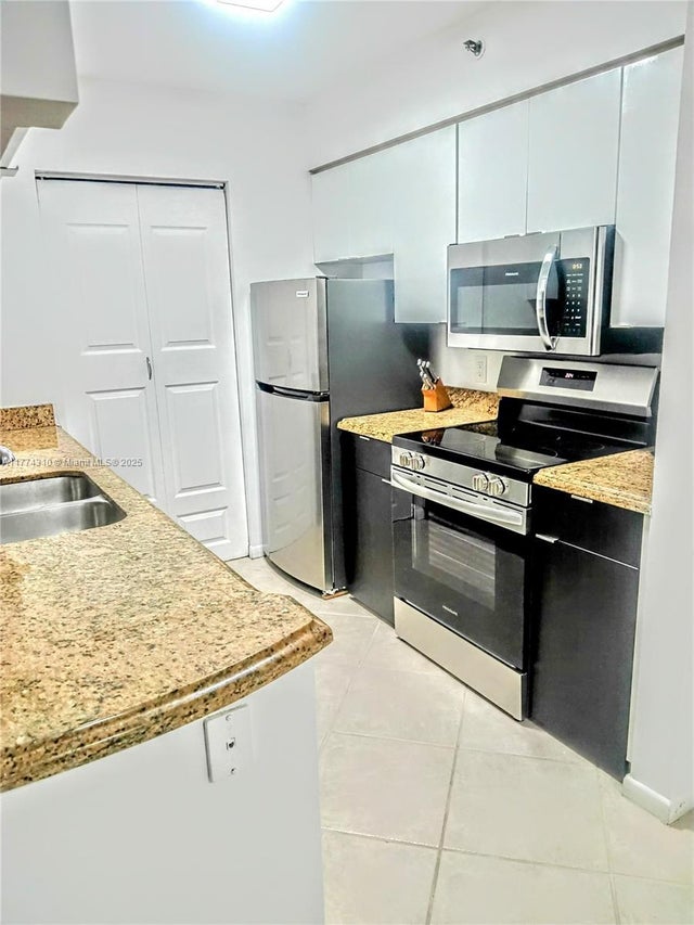 5 of 18 - 19501 E Country Club Dr 9305, Aventura, FL