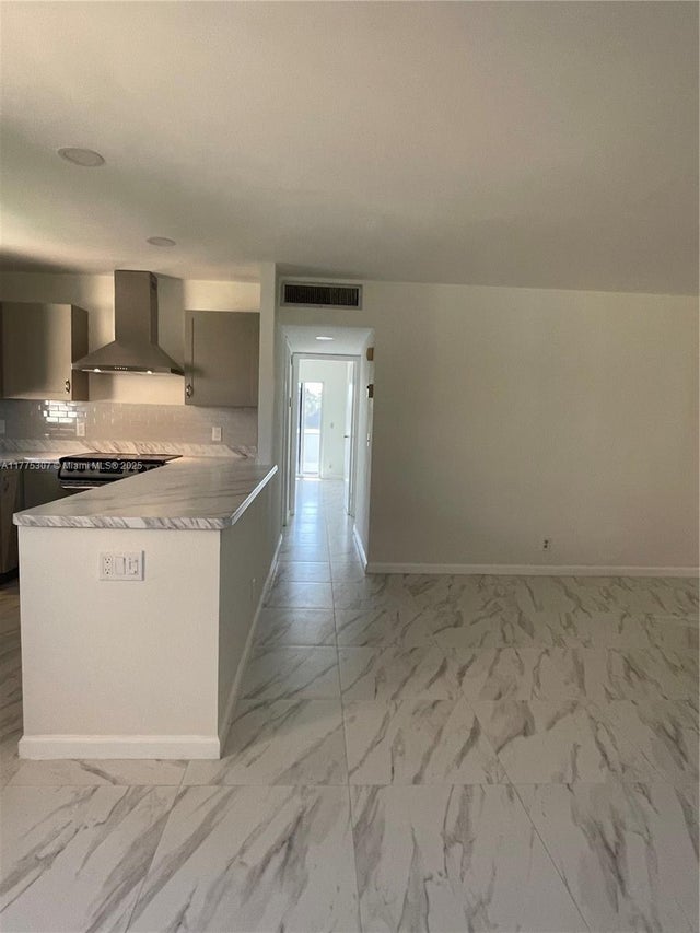 3 of 14 - 233 Saxony E 233, Delray Beach, FL