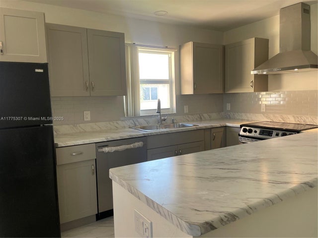 4 of 14 - 233 Saxony E 233, Delray Beach, FL
