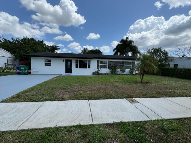 1 of 57 - 4529 Sw 24th St, Fort Lauderdale, FL