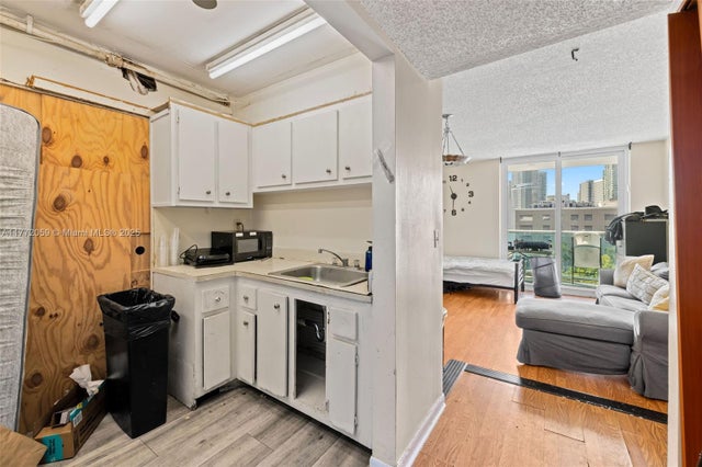 3 of 23 - 1035 West Ave 507, Miami Beach, FL