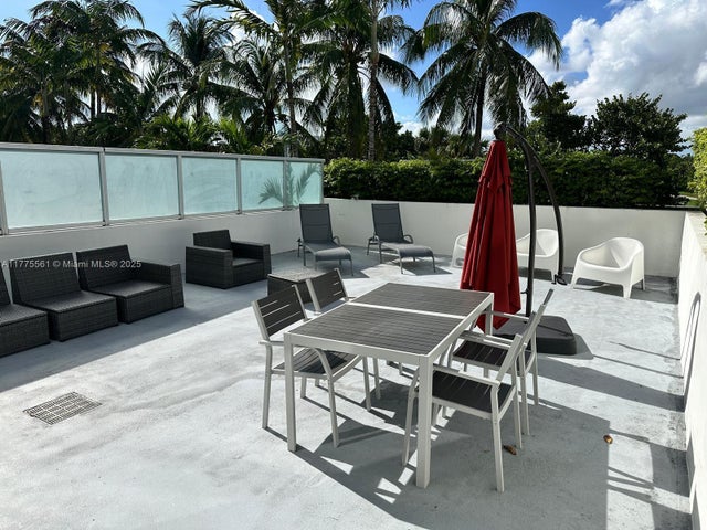 2 of 21 - 2001 Meridian Ave 309, Miami Beach, FL