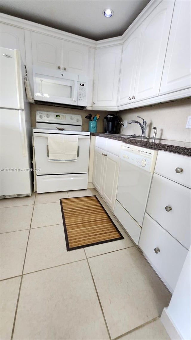 5 of 60 - 2115 E Cambridge E 2115, Deerfield Beach, FL