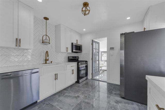 4 of 32 - 1600 Mayo St, Hollywood, FL
