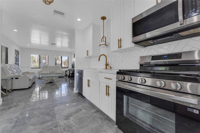 5 of 32 - 1600 Mayo St, Hollywood, FL