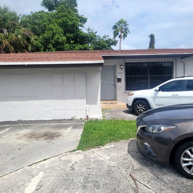 3 of 14 - 975 Ne 135th St, North Miami, FL