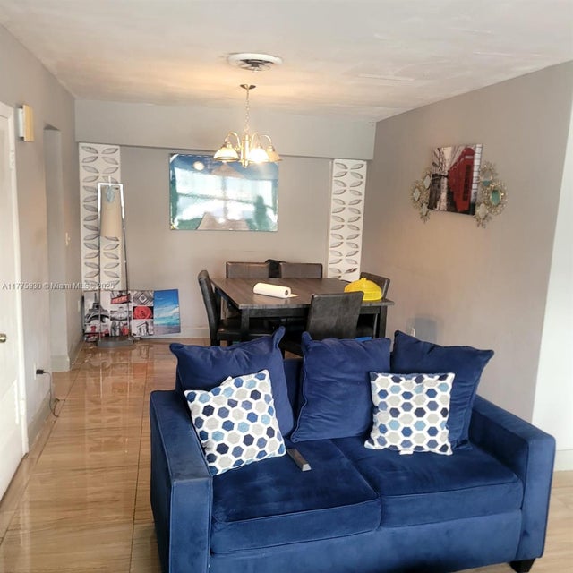 4 of 14 - 975 Ne 135th St, North Miami, FL