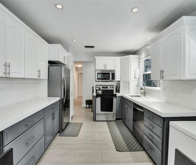 3 of 26 - 217 Se 5th St, Dania Beach, FL