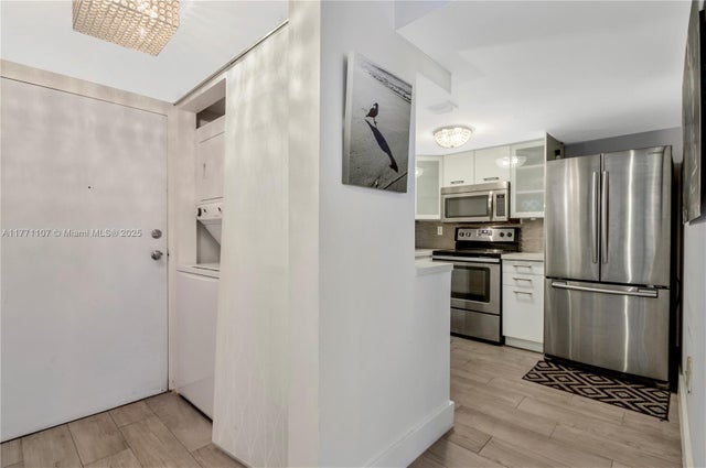 3 of 19 - 2600 Collins Ave 204, Miami Beach, FL